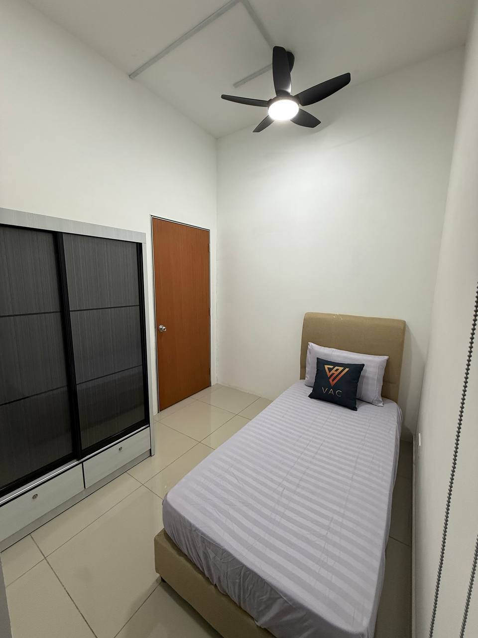 Small Room with A/C share toilet (R4) - Marina Cove B 09-01